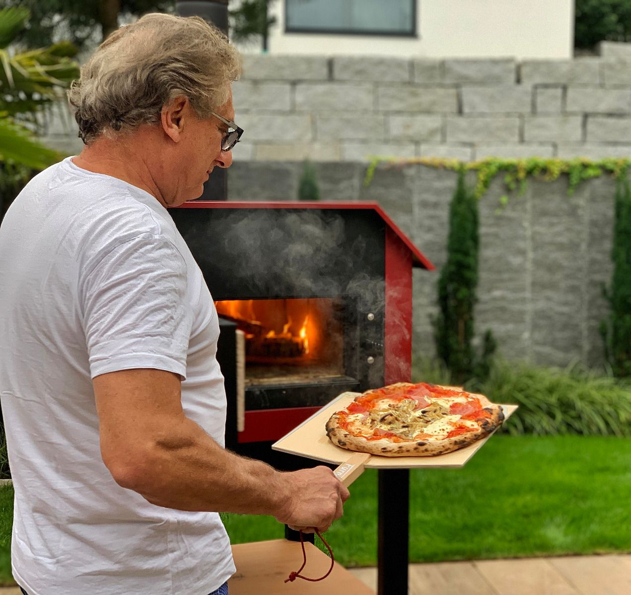 Furnus S10 Holzbackofen rot (inkl. Untergestell und Räder)